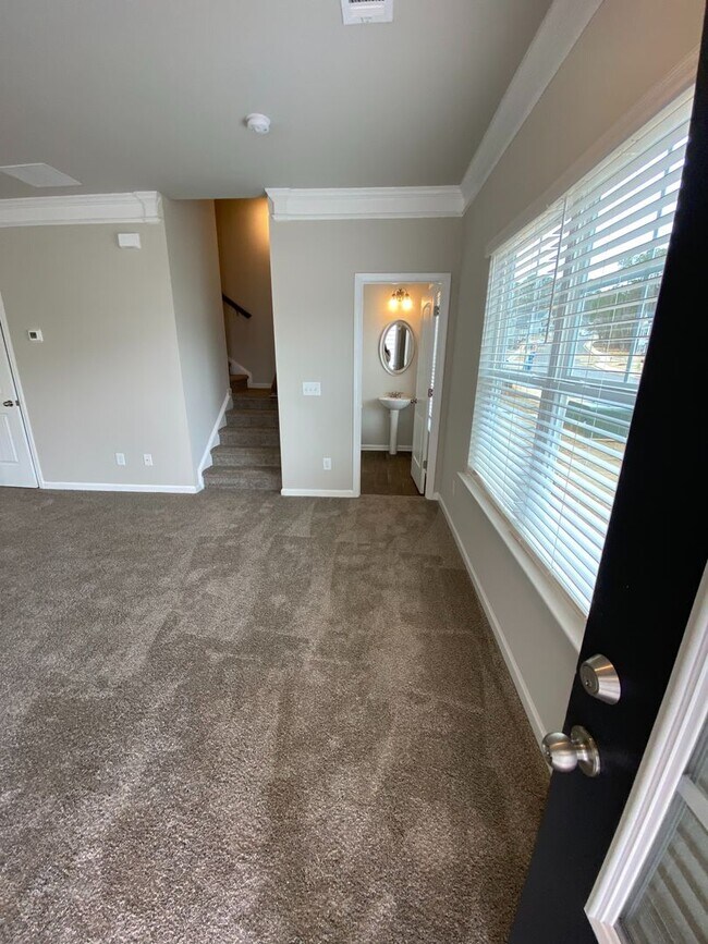 Building Photo - Gorgeous 3 bedroom home!