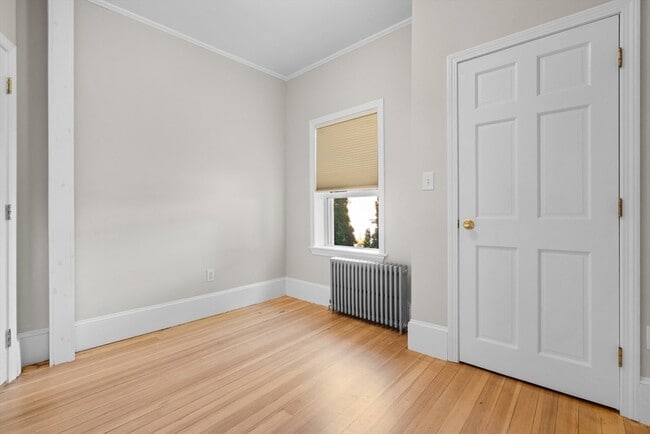 Building Photo - 144 Waverly Rd