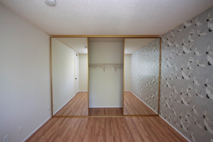 Building Photo - 542 N Orange Grove Blvd