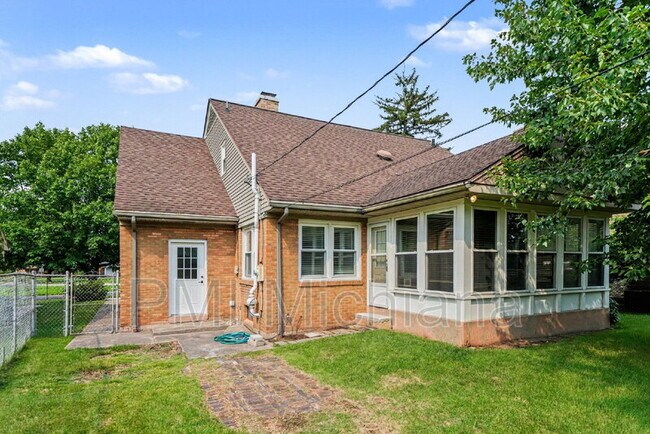 Building Photo - 510 E Pokagon St