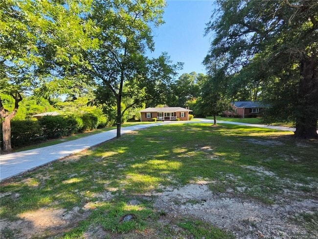 Building Photo - 216 Country Club Dr