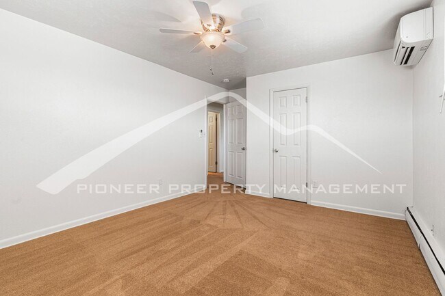 Building Photo - Charming Unit with Central AC,  Washer/Dryer, And Water, Sewer, Electric/Gas, and Trash removal I...