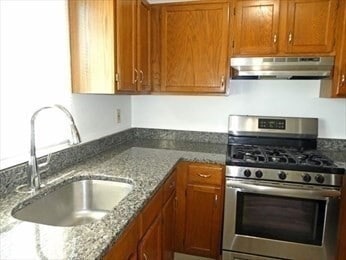 Building Photo - 2 Blueberry Dr