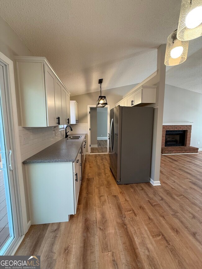 Building Photo - 115 E Greenwood Dr