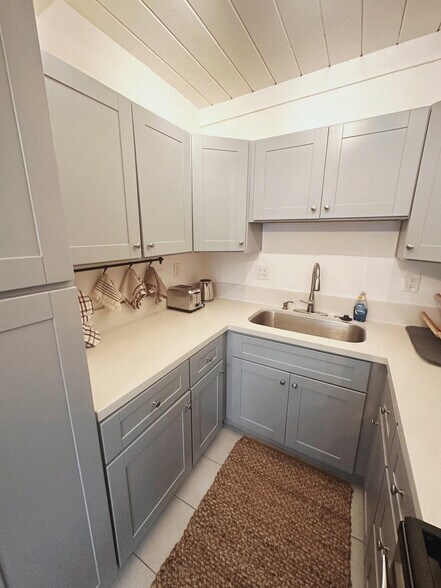 Building Photo - 2710 L St