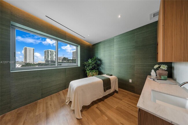 Building Photo - 1400 Biscayne Blvd