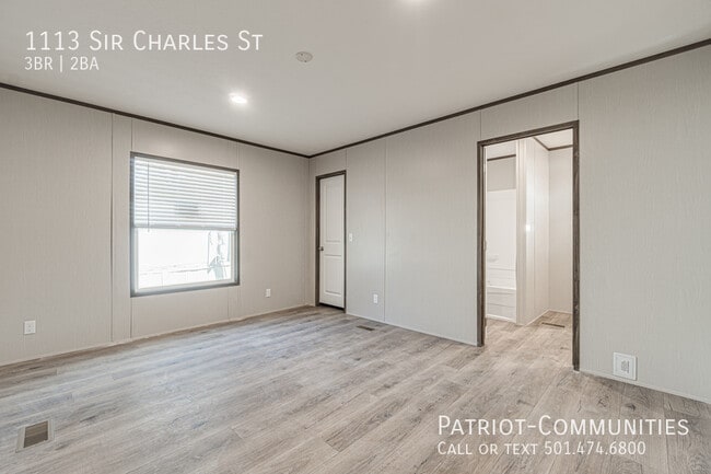 Building Photo - 1113 Sir Charles St