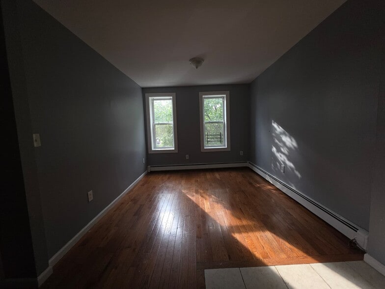 Building Photo - 554 Avenue C