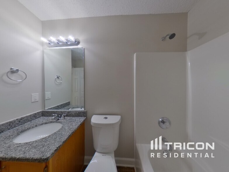 Building Photo - 2918 Brekonridge Centre Dr