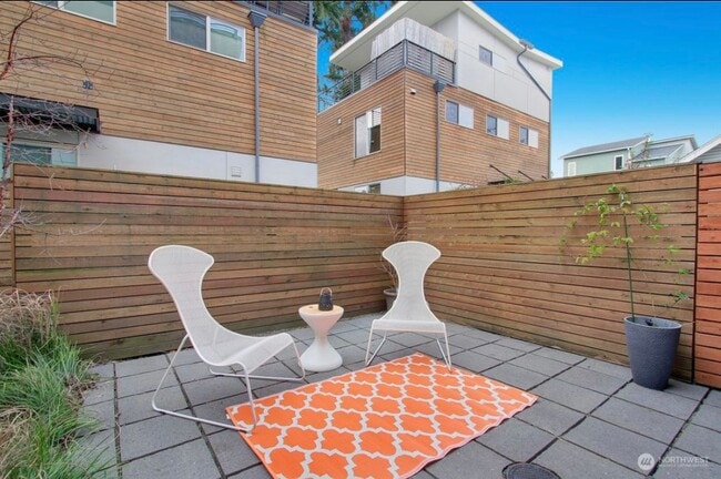 Building Photo - Welcome Home Modern Townhome in Georgetown