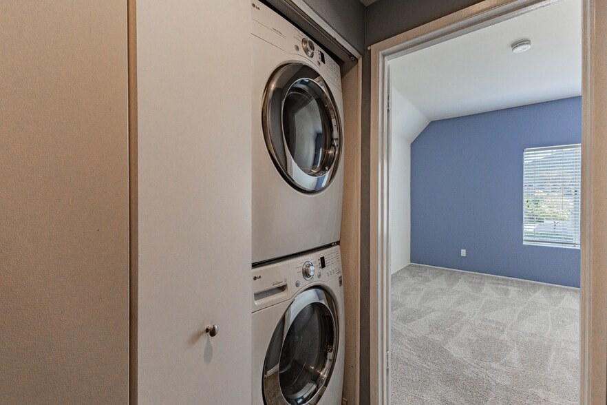 Washer/Dryer - 2150 Camino De La Reina