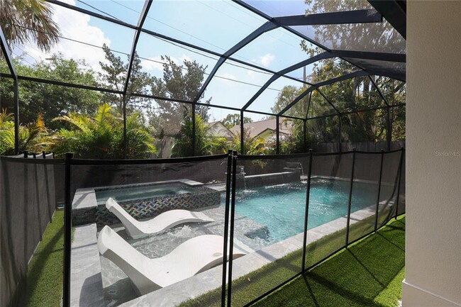 Building Photo - 2402 W Parkland Blvd