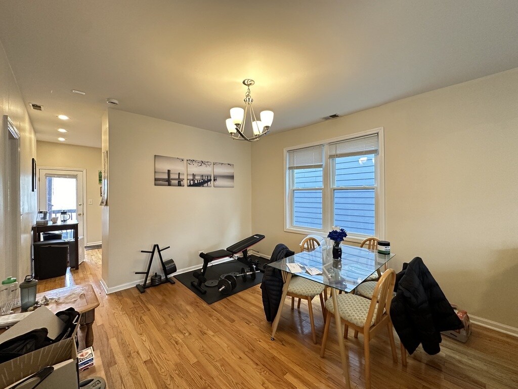 Building Photo - 1738 W Nelson St