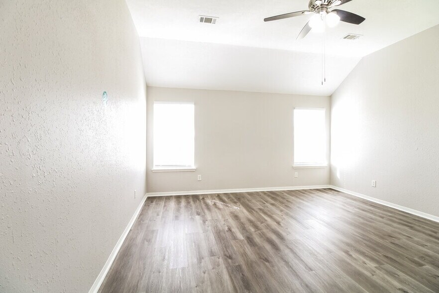 Building Photo - 2609 Potomac Dr