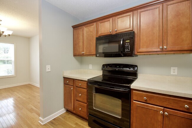 Building Photo - Great 3 bed + bonus house in Aberdeen