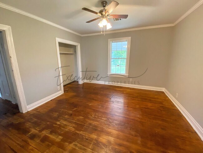 Building Photo - 2-Bedroom House with Bonus Space Near Downtown Lake Charles