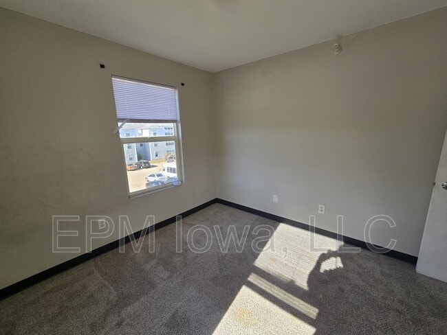 Building Photo - 60 Miller Ave SW