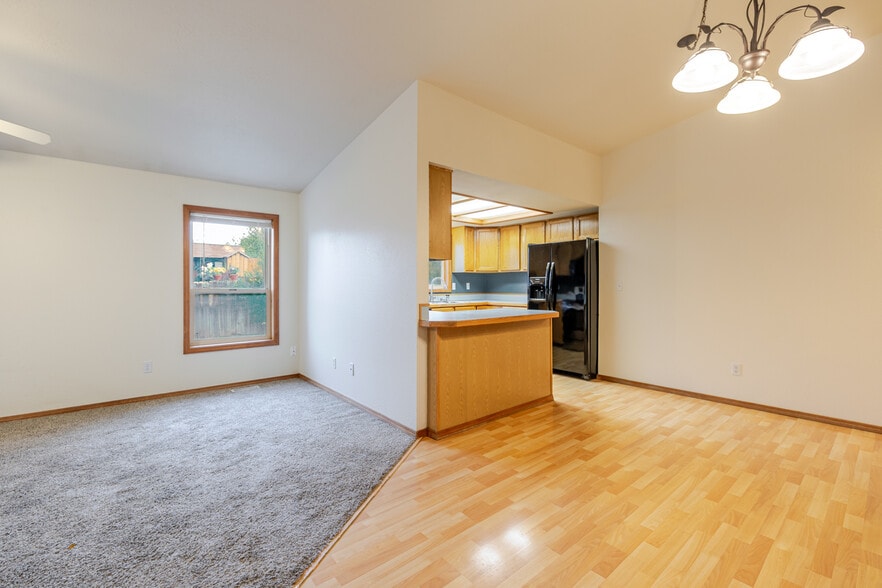 Building Photo - 1260 Del Mar St
