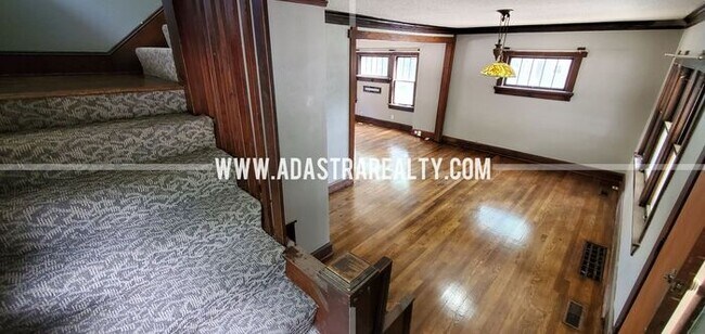 Building Photo - Amazing Historic Independence Home-Availab...