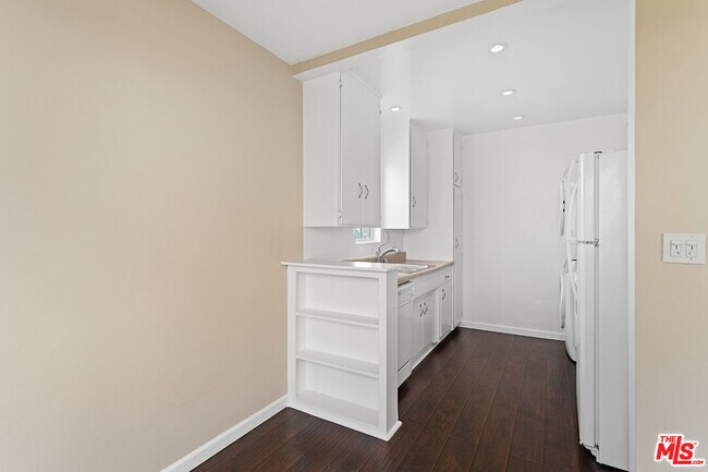 Building Photo - 5961 Chula Vista Way