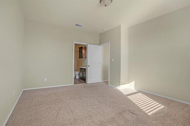 Building Photo - 105 Caribou Crossing