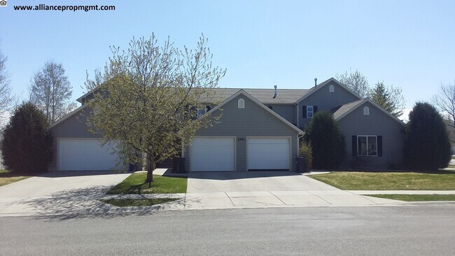 Building Photo - 2902 W Villard St
