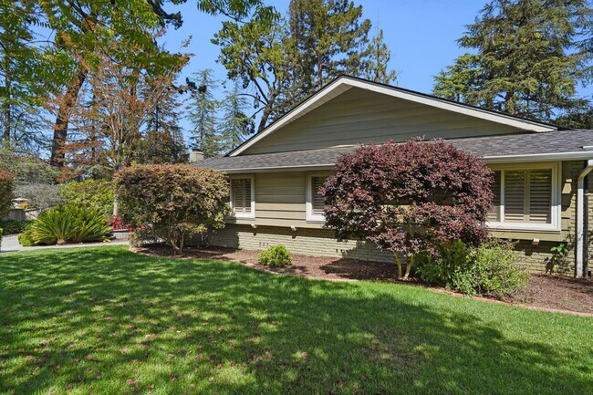 Building Photo - 121 Los Altos Ave