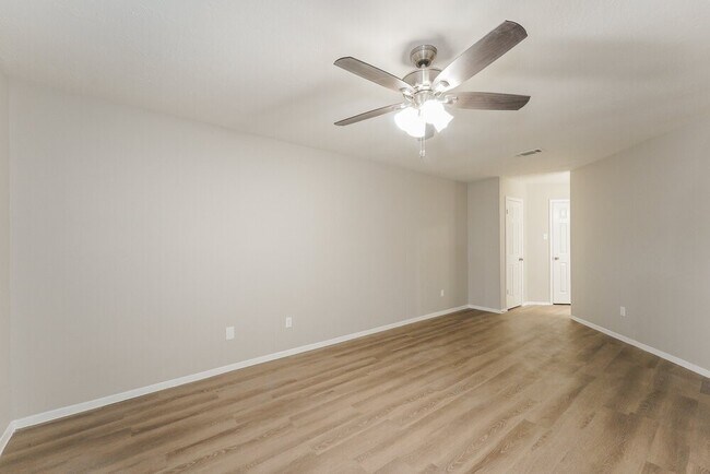 Building Photo - 2406 Heathergold Dr