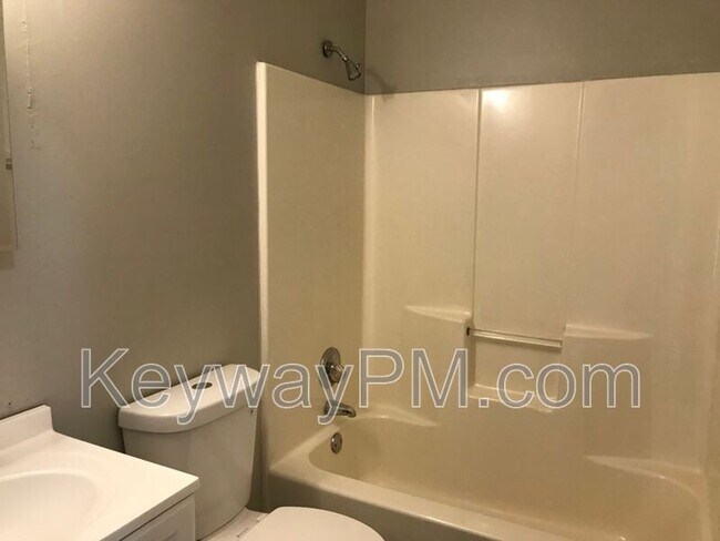 Building Photo - 3443 Linderwood Dr