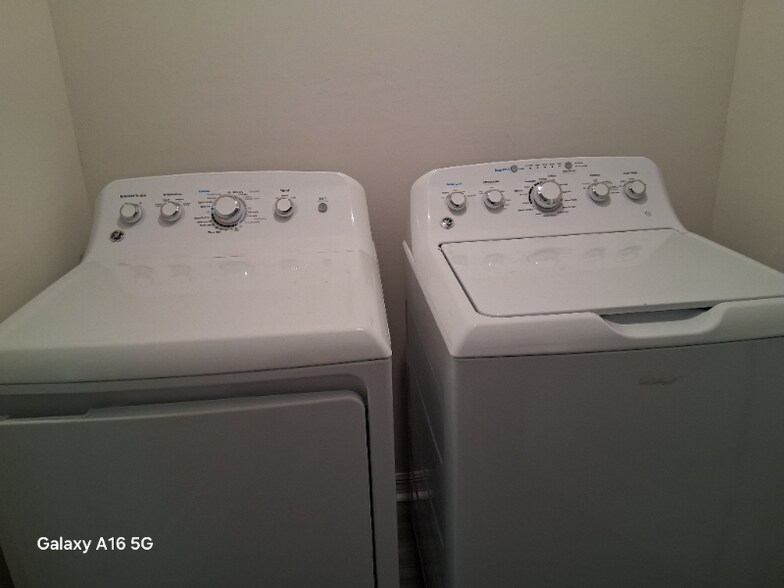 Building Photo - 857 Youngreen Dr