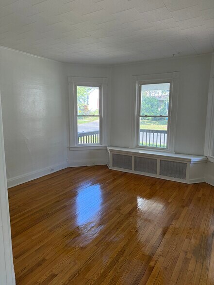 Building Photo - 647 Dewitt St