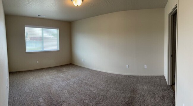 Building Photo - Moen Fields 3 Bed 3 Bath Garden Townhome across from Greenacres Elementary