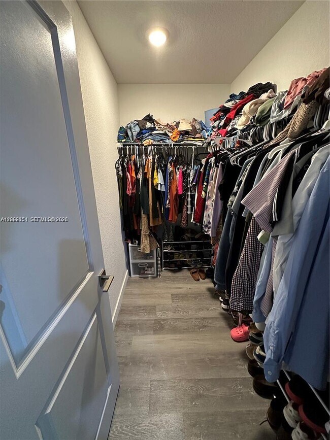 Building Photo - 1030 SE 23rd Terrace