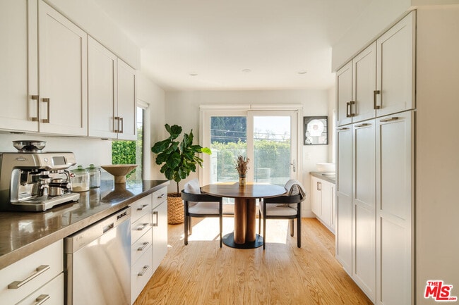 Building Photo - 2261 Vasanta Way