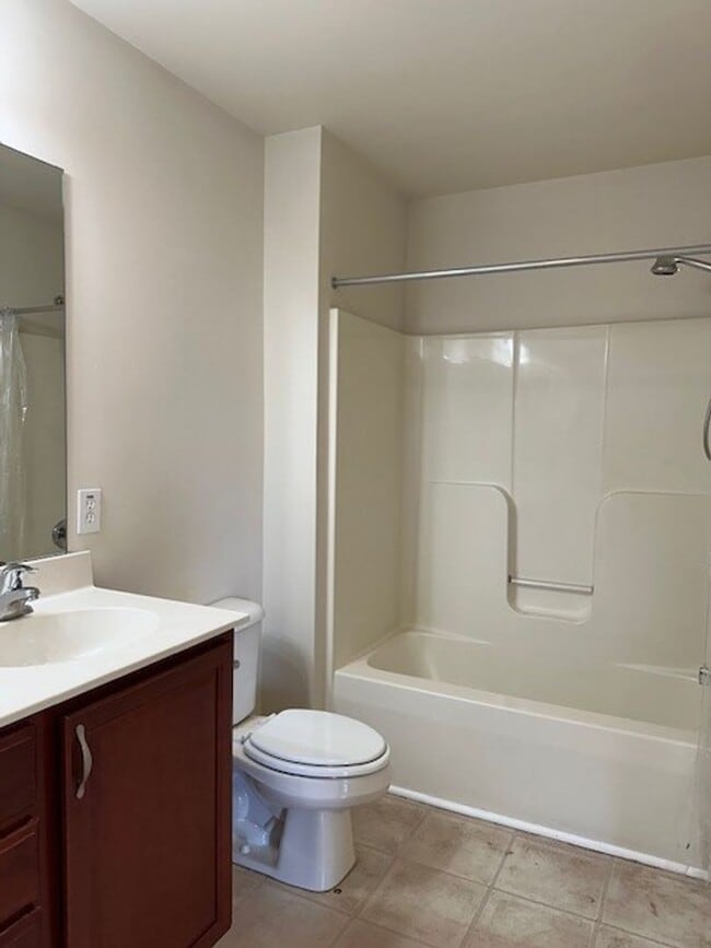 Building Photo - 6443 Creekbend Dr