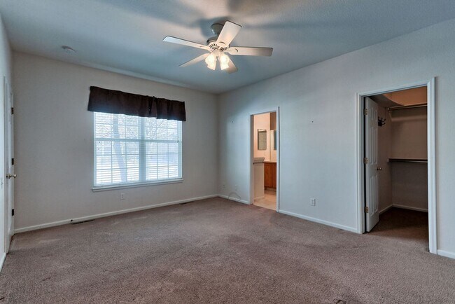 Building Photo - 3 Bedroom 3 Bath Townhome