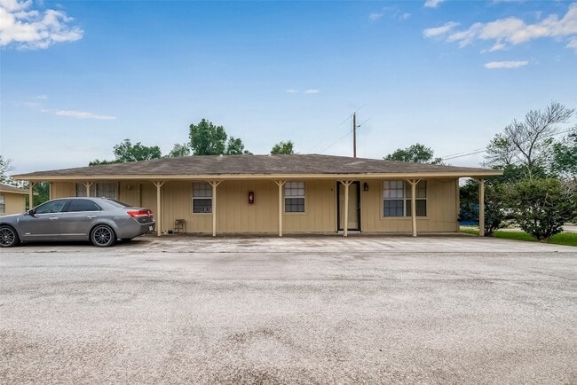 Building Photo - 8430 Round Rock Dr