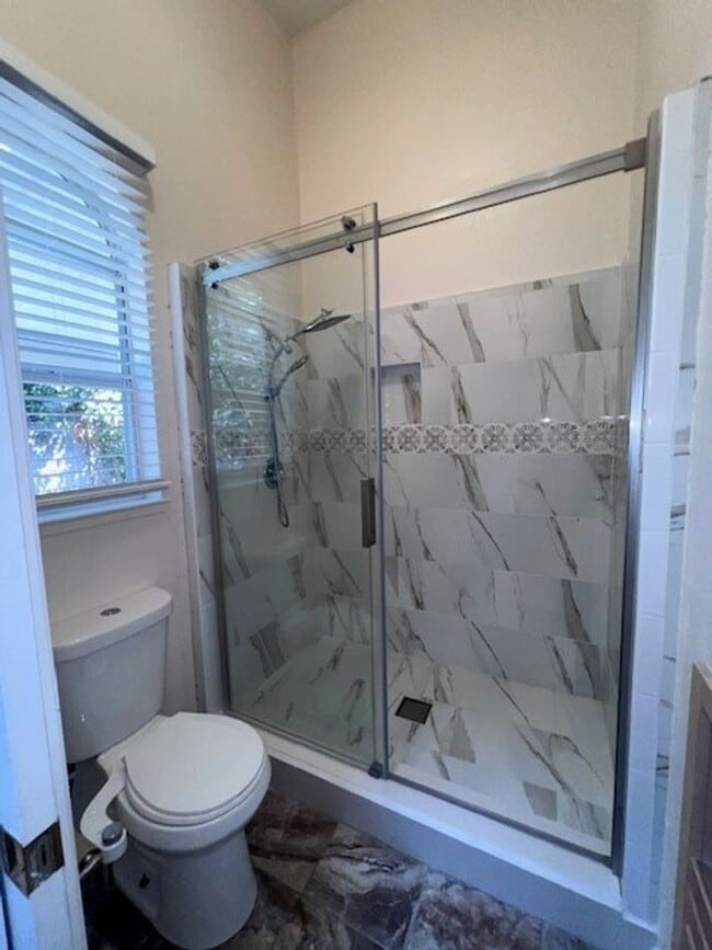 Building Photo - Beautifully maintained Elk Grove home with...