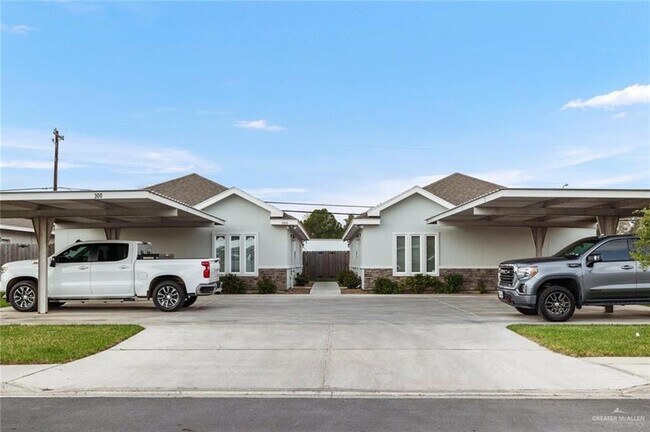 Primary Photo - 400 S Retama Ln