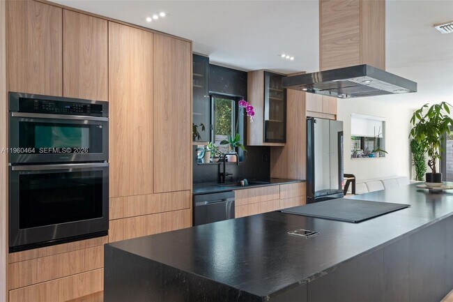 Building Photo - 6246 SW 10th St