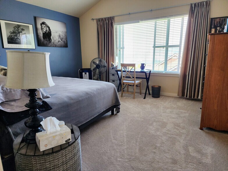 Master bedroom - 562 Alpine Ridge Pl NW