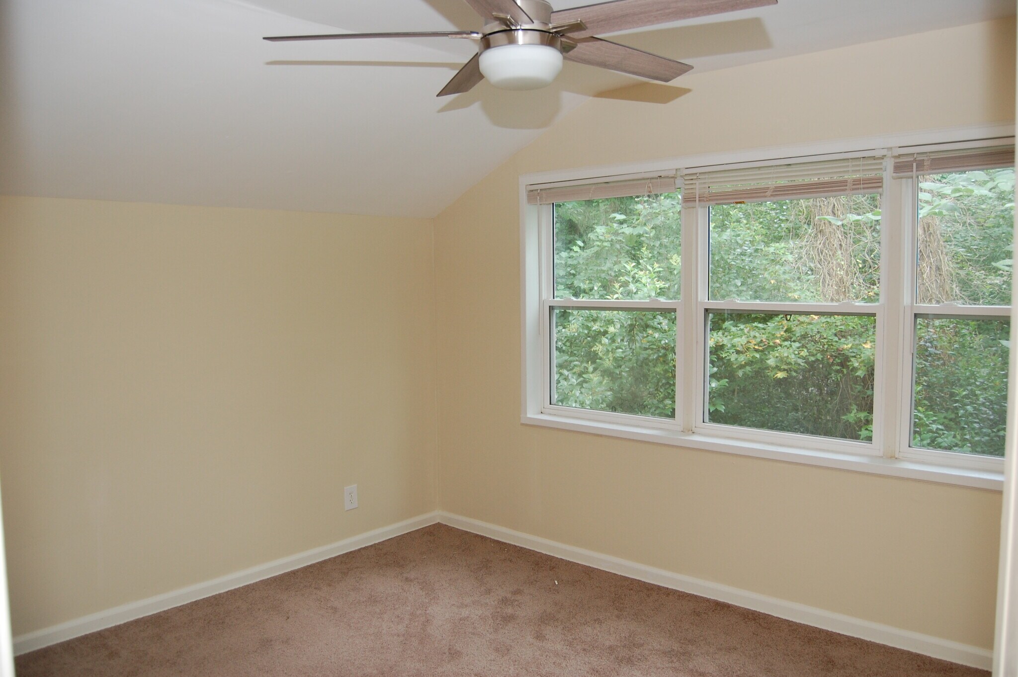 upstairs bedroom 2 - 5075 Fairmont Rd SE