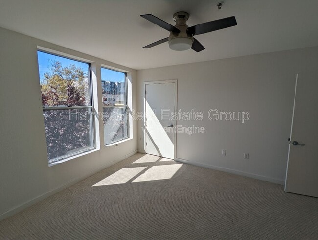 Building Photo - 426 27th St