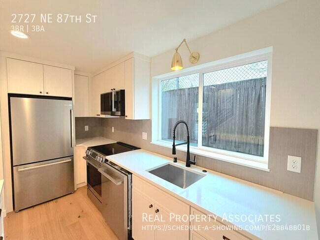 Building Photo - 2727 NE 87th St