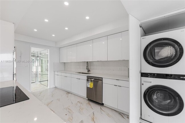 Building Photo - 1800 NE 114th St