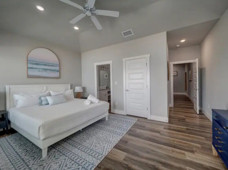 Primary Entry + Closet - 14013 Ports O Call Dr