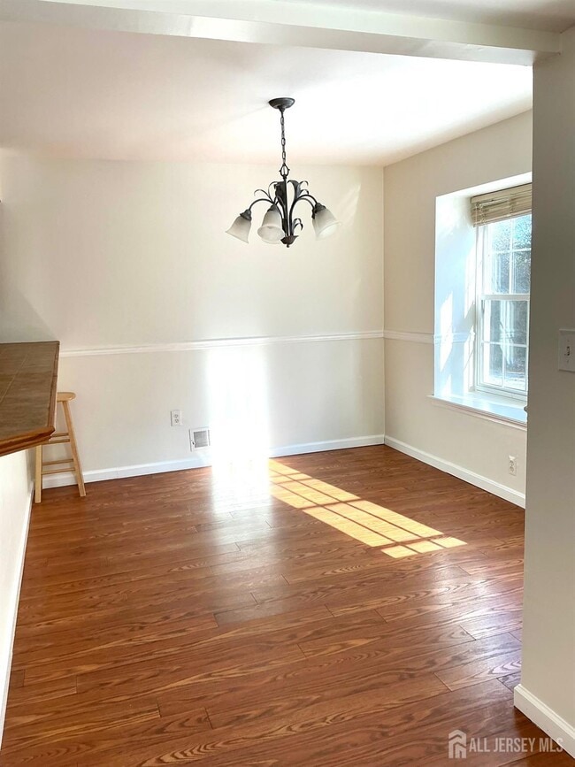 Building Photo - 246 Hyde Park Rd