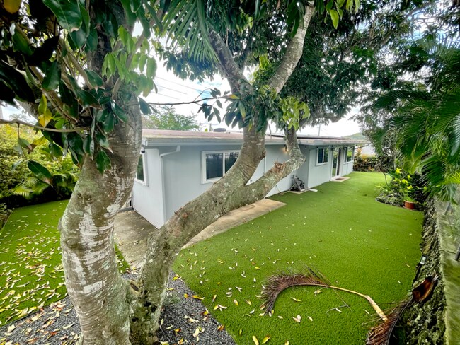 Building Photo - 1508 Keolu Dr