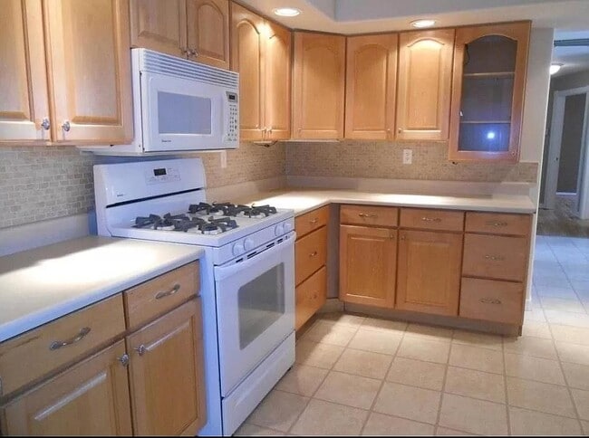 Primary Photo - 537 Espanola St NE