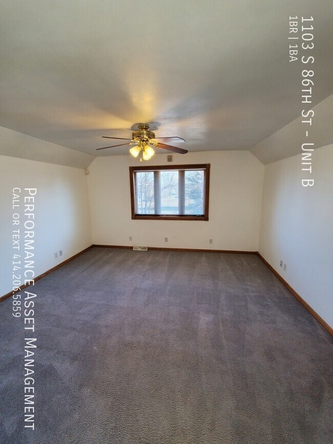 Building Photo - 1103 S 86th St